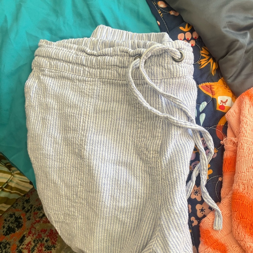 croft & barrow Light Blue Striped Capris - Picture 3 of 6